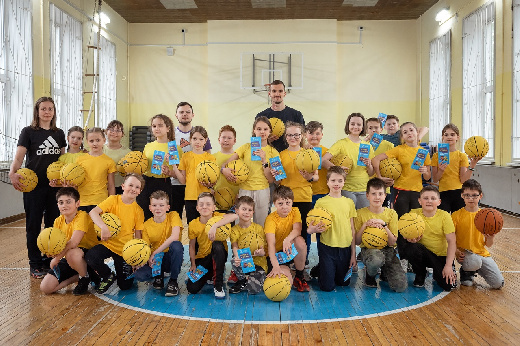 Сегодня в пермской школе №116 прошли мастер-классы от школы баскетбольных навыков Playmaker в рамках проекта «Здоровье в промышленном городе» 