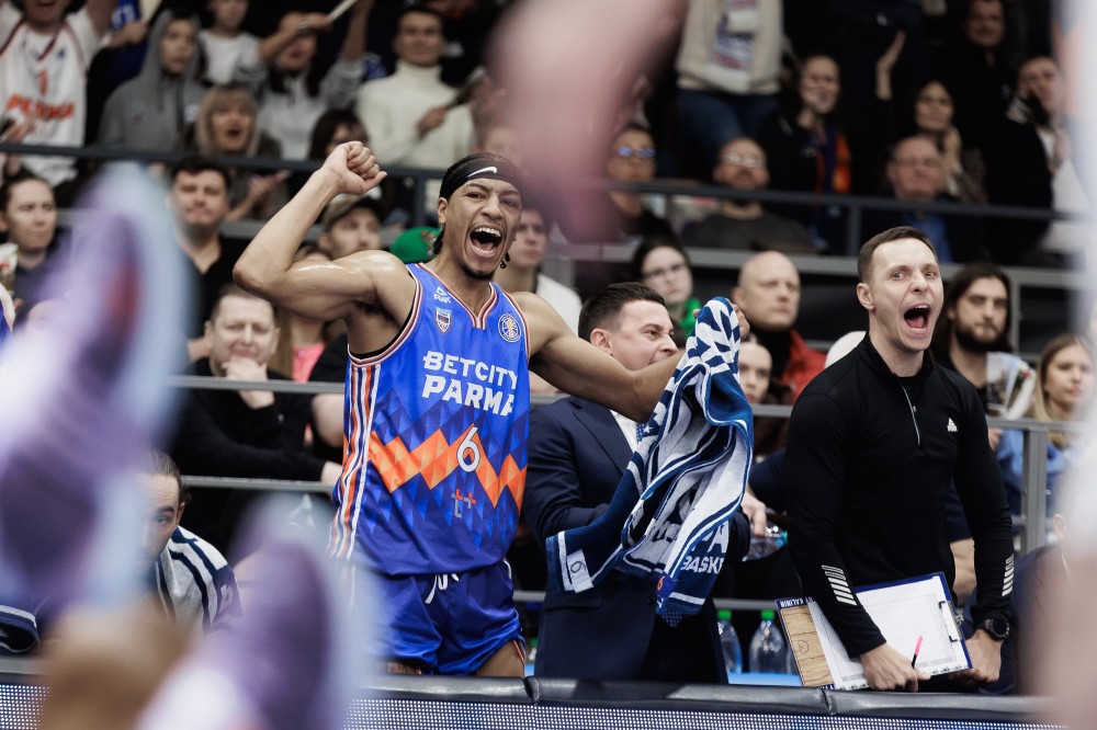 Обыгрываем УНИКС при полных трибунах! 