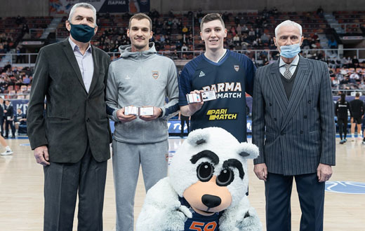 Александр Платунов и Глеб Шейко получили удостоверения и нагрудные знаки «Мастеров спорта России по баскетболу»