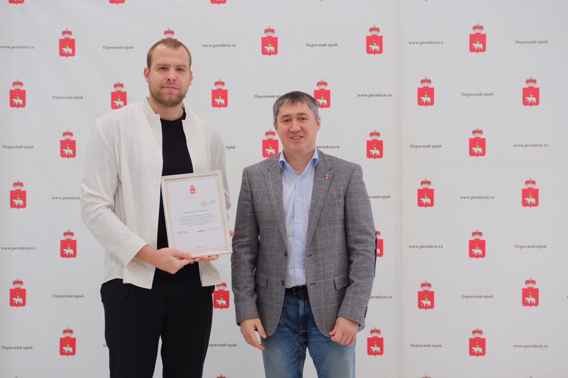 Губернатор Пермского края Дмитрий Махонин провел встречу с молодыми спортсменами Прикамья