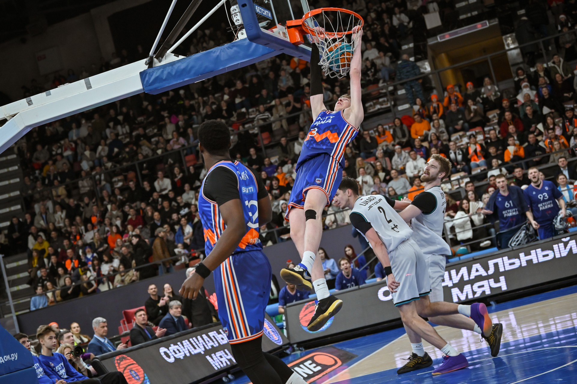 Обыгрываем «Пари НН» и завершаем год на третьей строчке турнирной табилцы! 