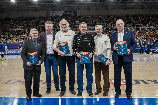 Вчера на матче мы с большой гордостью отметили ветеранов пермского баскетбола, которые писали его славную историю. Спасибо вам, дорогие друзья, за ваш огромный труд!